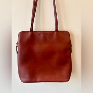 SOLD!!!!
Hidesign Leather Shoulder Tote
